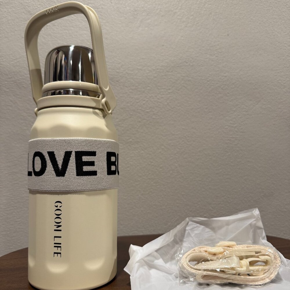 GOOM [THE GRIP] 32 oz Insulated Water Bottle *Brand New*